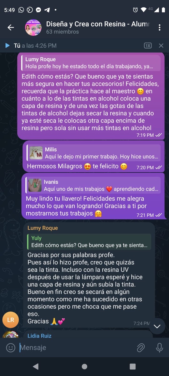 Captura de mensaje de una alumna del curso de resina