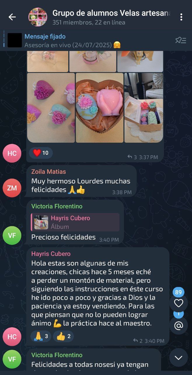 Captura de mensaje de una alumna del curso de velas mostrando sus creaciones